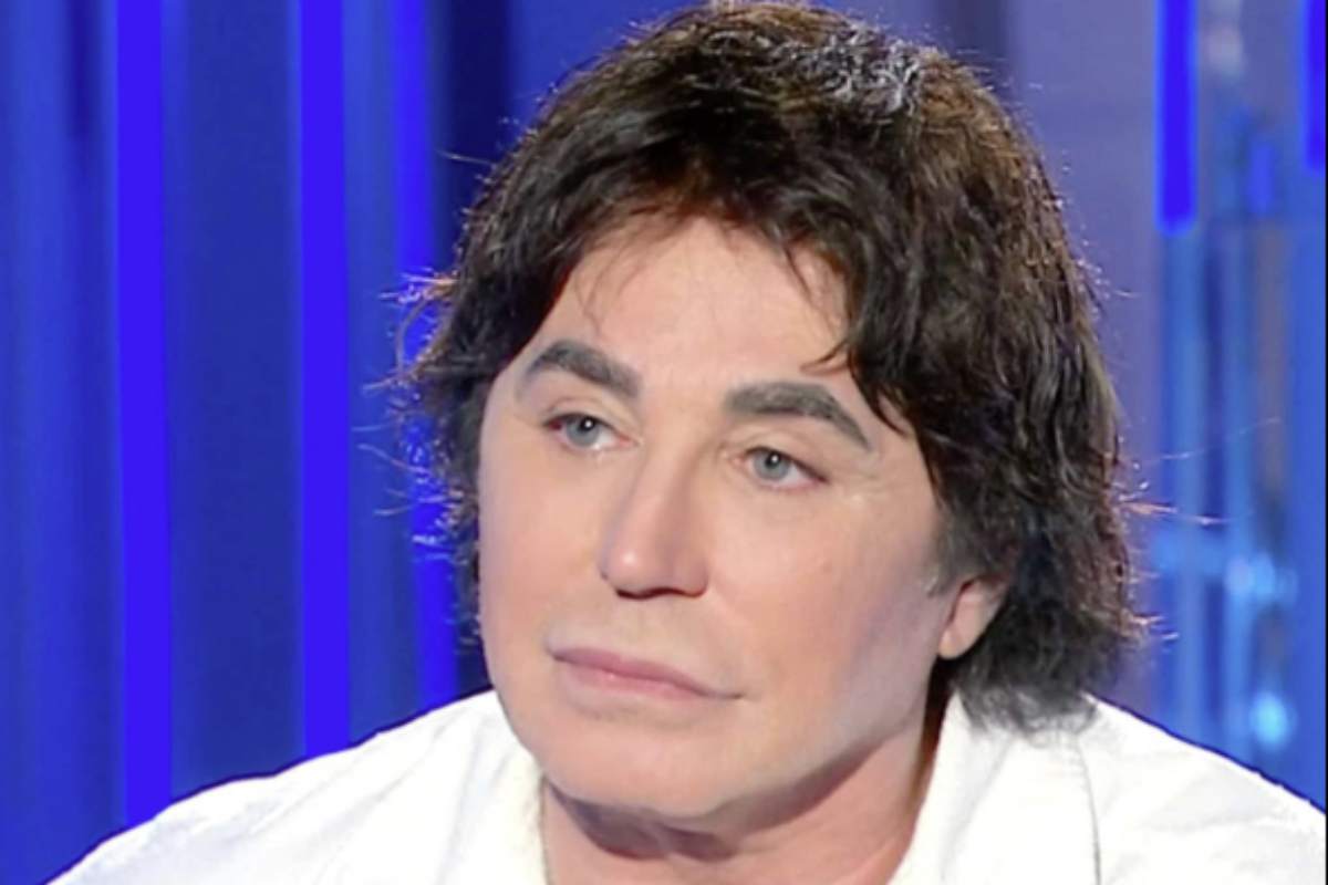 Come accaduto a molti artisti della sua generazione, anche Scialpi attraversa momenti più complessi. Il declino della visibilità discografica