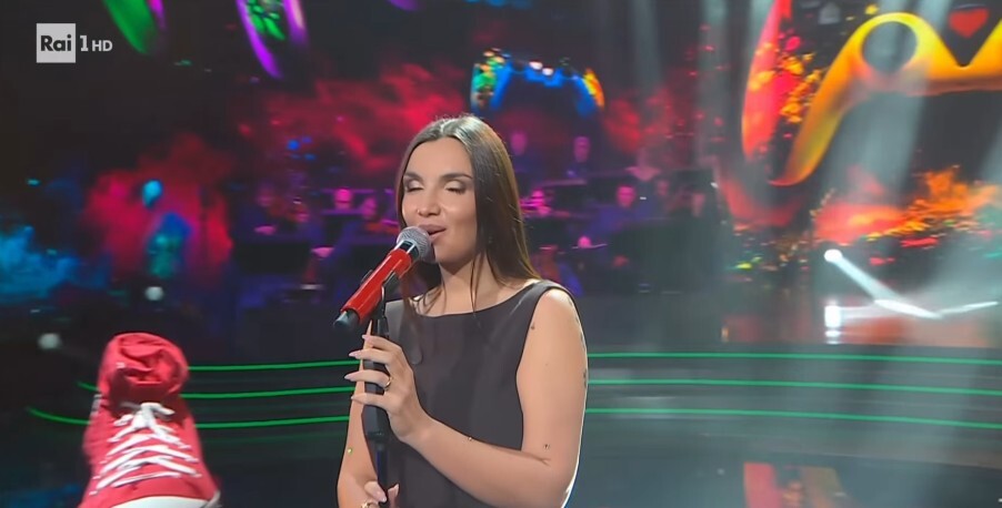 Elettra Lamborghini in una performance a Canzonissima. La cantante sarebbe in pole position per il cast di Ballando con le Stelle 2026, secondo le indiscrezioni di Oggi